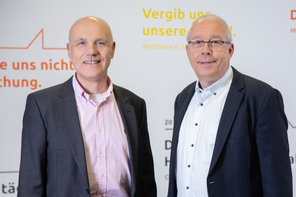 Die Präsidenten der Freikirche der Siebenten-Tags-Adventisten in Deutschland, Johannes Naether (NDV, li) und Werner Dullinger (SDV).